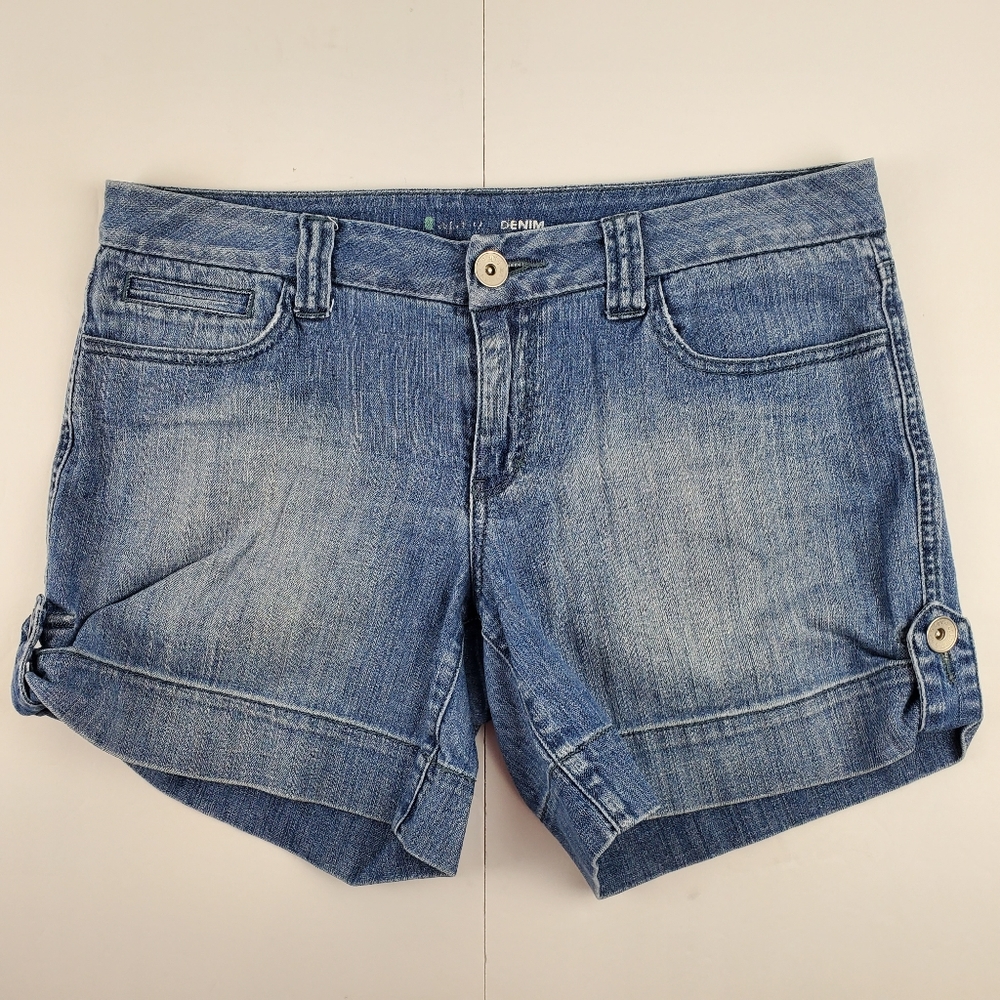 Apt 9 medium wash jean shorts with tabs on side 10
